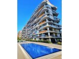 Girne Merkez'de; Lüks Site İçerisinde, Geniş, Deniz Manzaralı, Satılık, 4+1, Daire!