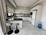 Alsancak'ta Merit Otellerine Yakın Site İçerisinde Ful Eşyalı 1+1 Satılık Daire