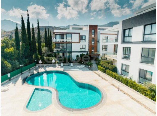 Alsancak'ta Özel Dekore Edilmiş Satılık 2+1 Havuzlu Sitede Daire