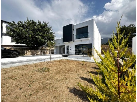 GİRNE ÇATALKÖY BÖLGESİNDE SATLIK LÜKS VİLLA