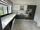 Edremit, Girne’de Panoramik Deniz ve Dağ Manzaralı Şık 4+1 Villa