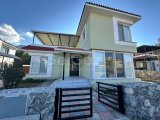 Girne Karşıyaka'da Denize Çok Yakın 3 Yatak Odalı Villa