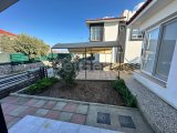 Girne Karşıyaka'da Denize Çok Yakın 3 Yatak Odalı Villa