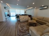 Girne Merkez'de; Lüks Site İçerisinde, Geniş, Deniz Manzaralı, Satılık, 4+1, Daire!