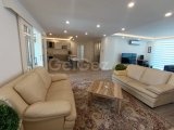Girne Merkez'de; Lüks Site İçerisinde, Geniş, Deniz Manzaralı, Satılık, 4+1, Daire!