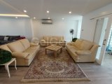 Girne Merkez'de; Lüks Site İçerisinde, Geniş, Deniz Manzaralı, Satılık, 4+1, Daire!