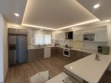 Girne Merkez'de; Lüks Site İçerisinde, Geniş, Deniz Manzaralı, Satılık, 4+1, Daire!
