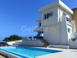 Girne Yeşiltepe’de Satılık Lüks 3+1 Villa