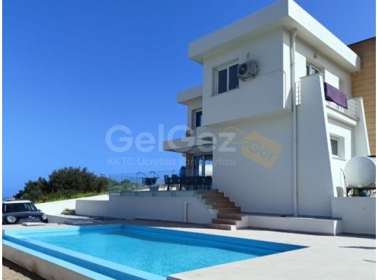 Girne Yeşiltepe’de Satılık Lüks 3+1 Villa