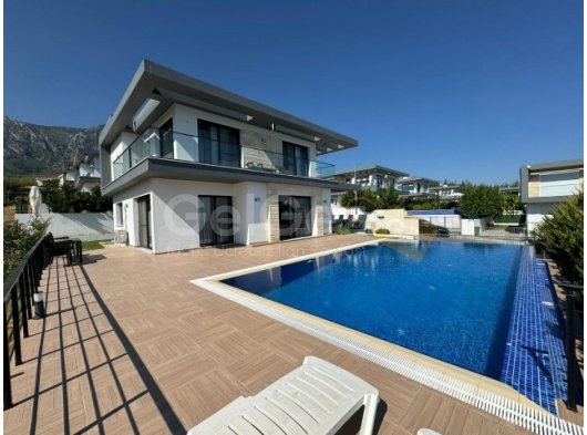 Girne Edremitte kiralık 4 yatak odalı villa