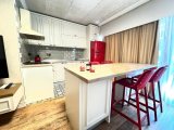 Girne Merkezde Muhteşem Konumu ve Tarzıyla dikkat çeken 1+1 Kiralık Daire!!