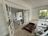 Girne merkezde kiralık ticari izinli office