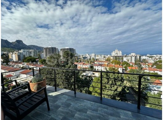 Girne Merkezde Muhteşem Manzarası ve Tarzıyla dikkat çeken lüks Penthouse Daire!!