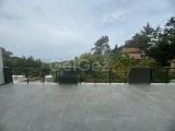 GİRNE MERKEZDE EŞSİZ KONUMDA DENİZ MANZARALI EŞYASIZ 3+1 SATILIK DAİRE!!