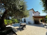 Ozanköy'de eşsiz ve huzurlu bir konumda çok bakımlı, ortak havuzlu Kiralık 4+1 Villa!!