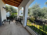 Girne Ozanköy'ün büyüleyici doğasında bulunan çok bakımlı, ortak havuzlu Kiralık 4+1 Villa!!