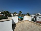 Girne Ozanköy'ün büyüleyici doğasında bulunan çok bakımlı, ortak havuzlu Kiralık 4+1 Villa!!