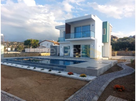 Alagadi Bölgesinde Satılık Lüks Yarı Eşyalı Villalar
