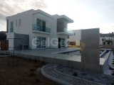 Alagadi Bölgesinde Satılık Lüks Yarı Eşyalı Villalar