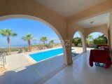 Girne Arapköy'de Panoramik Manzaralı Lüks Villa