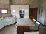 Karşıyaka'da Denize 500 m 4+1 Taş Villa
