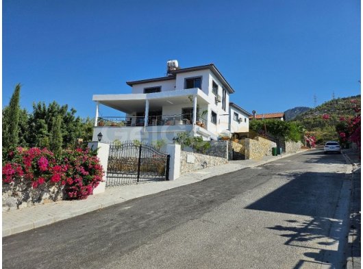 Nefes Kesen Manzaralı Satılık 2+1 Villa
