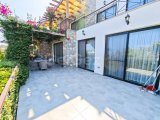 Girne'nin en prestijli sitesi Esentepe'de satılık 3+1 daire.