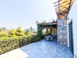 Girne'nin en prestijli sitesi Esentepe'de satılık 3+1 daire.