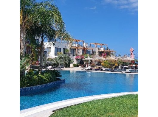Girne'nin en prestijli sitesi Esentepe'de satılık 3+1 daire.