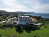 Karşıyaka'da Satılık Deniz Kenarı Oteli