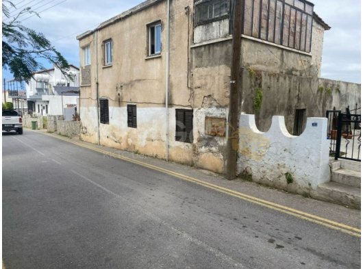 Çatalköy'de Eski Müstakil Ev ile Arazi