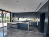 Zarafet Yeniden Tanımlandı: Çatalköy'de Manzaralı 4+1 Lüks Villa