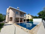 Girne, Edremit'te Lüks Yaşam: Özel Havuzlu 4+1 Villa