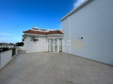 GİRNE'DE MERKEZİ KONUMDA TERASLI 3+1 SATILIK PENTHOUSE