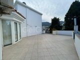 GİRNE'DE MERKEZİ KONUMDA TERASLI 3+1 SATILIK PENTHOUSE