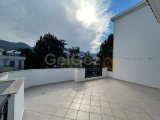 GİRNE'DE MERKEZİ KONUMDA TERASLI 3+1 SATILIK PENTHOUSE