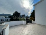 GİRNE'DE MERKEZİ KONUMDA TERASLI 3+1 SATILIK PENTHOUSE