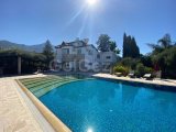 Ozanköy'de Eşsiz Şıklığa Sahip Lüks Villa