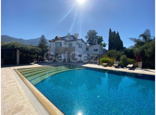 Ozanköy'de Eşsiz Şıklığa Sahip Lüks Villa