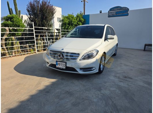 MERCEDES-BENZ B180