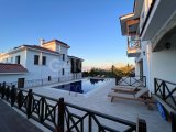 Bellapais'te Modern Üç Yatak Odalı Satılık Villa