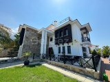 Bellapais'te Modern Üç Yatak Odalı Satılık Villa