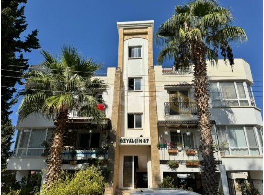 Girne Merkez'de Muhteşem Konumda Teraslı Satılık 3+1 Penthouse