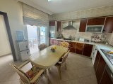 Girne Merkez'de Muhteşem Konumda Teraslı Satılık 3+1 Penthouse