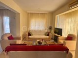 Girne Merkez'de Muhteşem Konumda Teraslı Satılık 3+1 Penthouse