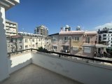 Girne Merkez'de Muhteşem Konumda Teraslı Satılık 3+1 Penthouse
