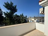 Girne Merkez'de Muhteşem Konumda Teraslı Satılık 3+1 Penthouse