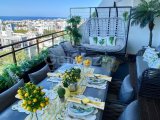 ????Girne'nin Merkezinde 8. Katta Deniz ve Şehir Manzaralı Satılık Lüks Residence Daire 3+1 180m2