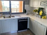 ????Girne'nin Merkezinde 8. Katta Deniz ve Şehir Manzaralı Satılık Lüks Residence Daire 3+1 180m2