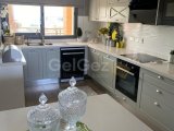????Girne'nin Merkezinde 8. Katta Deniz ve Şehir Manzaralı Satılık Lüks Residence Daire 3+1 180m2